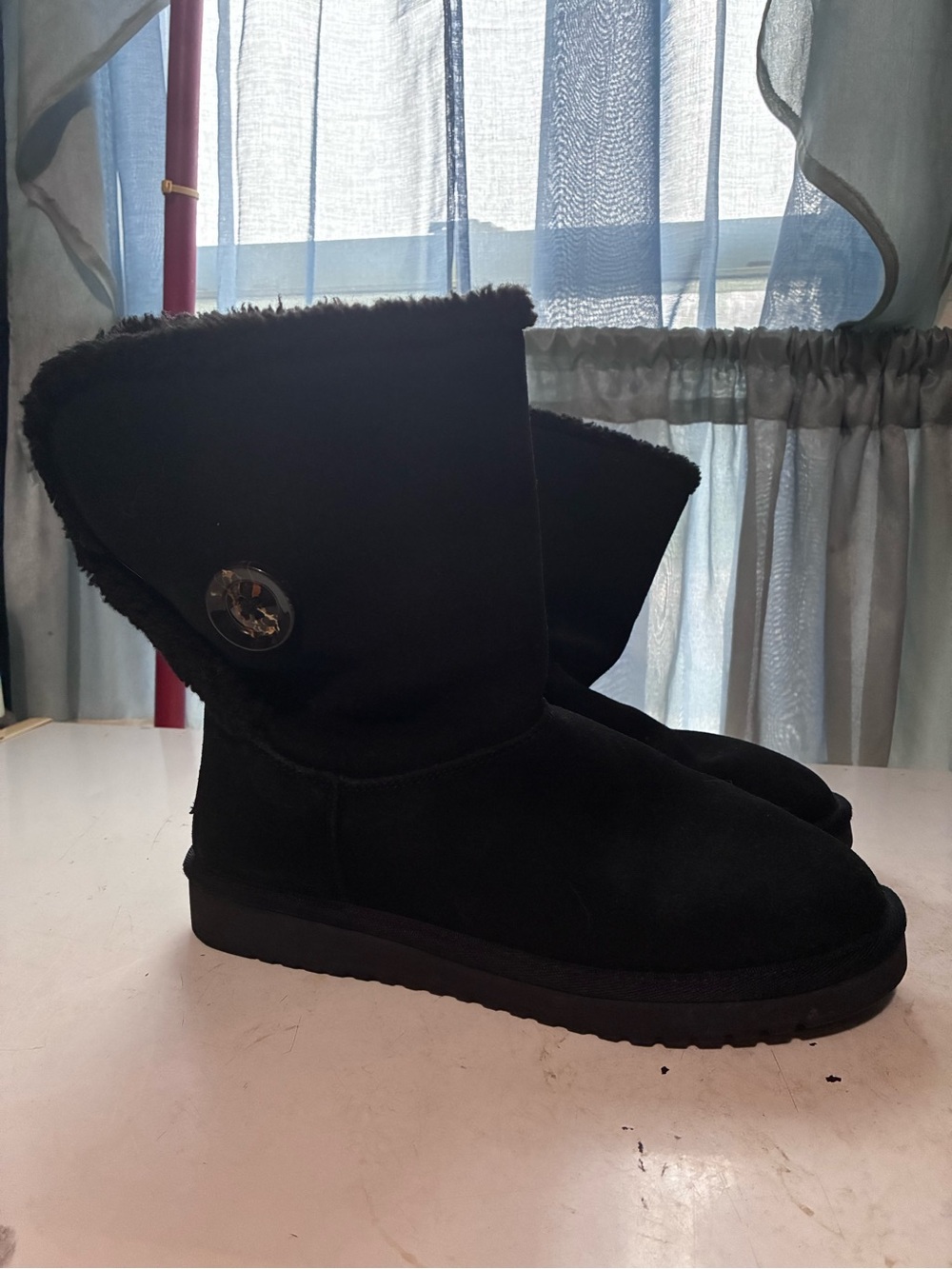 Woman’s Koolaburra size 7
